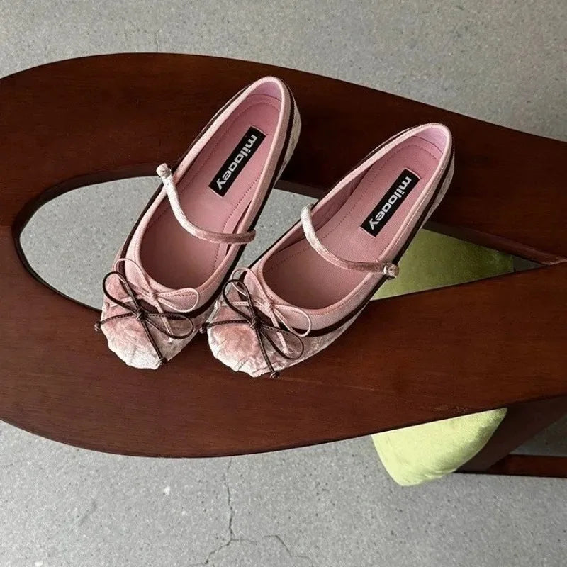 2026French Flat Bottomed Rotundity Toe Ballet Shoes Fashionable One-piece Belt  Jane Shoes Versatile for Women